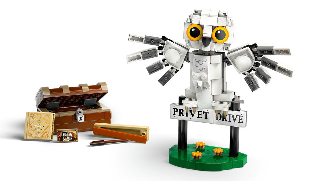 LEGO® Harry Potter™  Hedwig™ at 4 Privet Drive V39