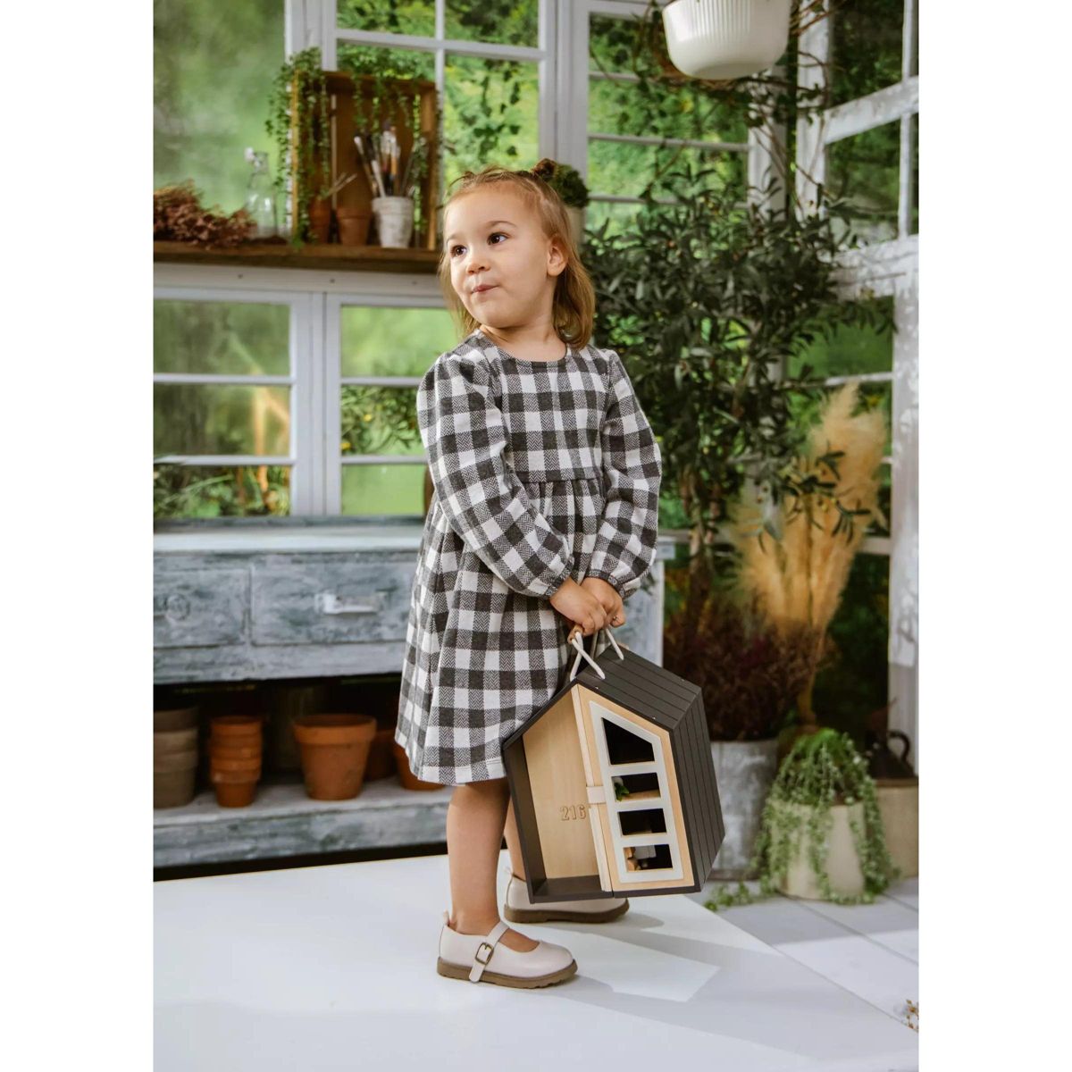 Wooden Dollhouse to Go
