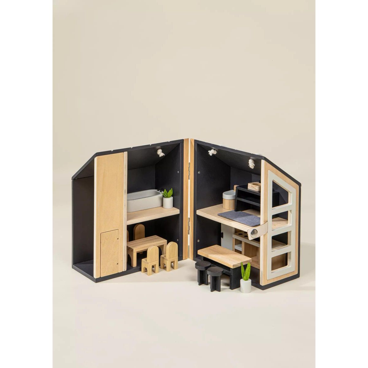 Wooden Dollhouse to Go